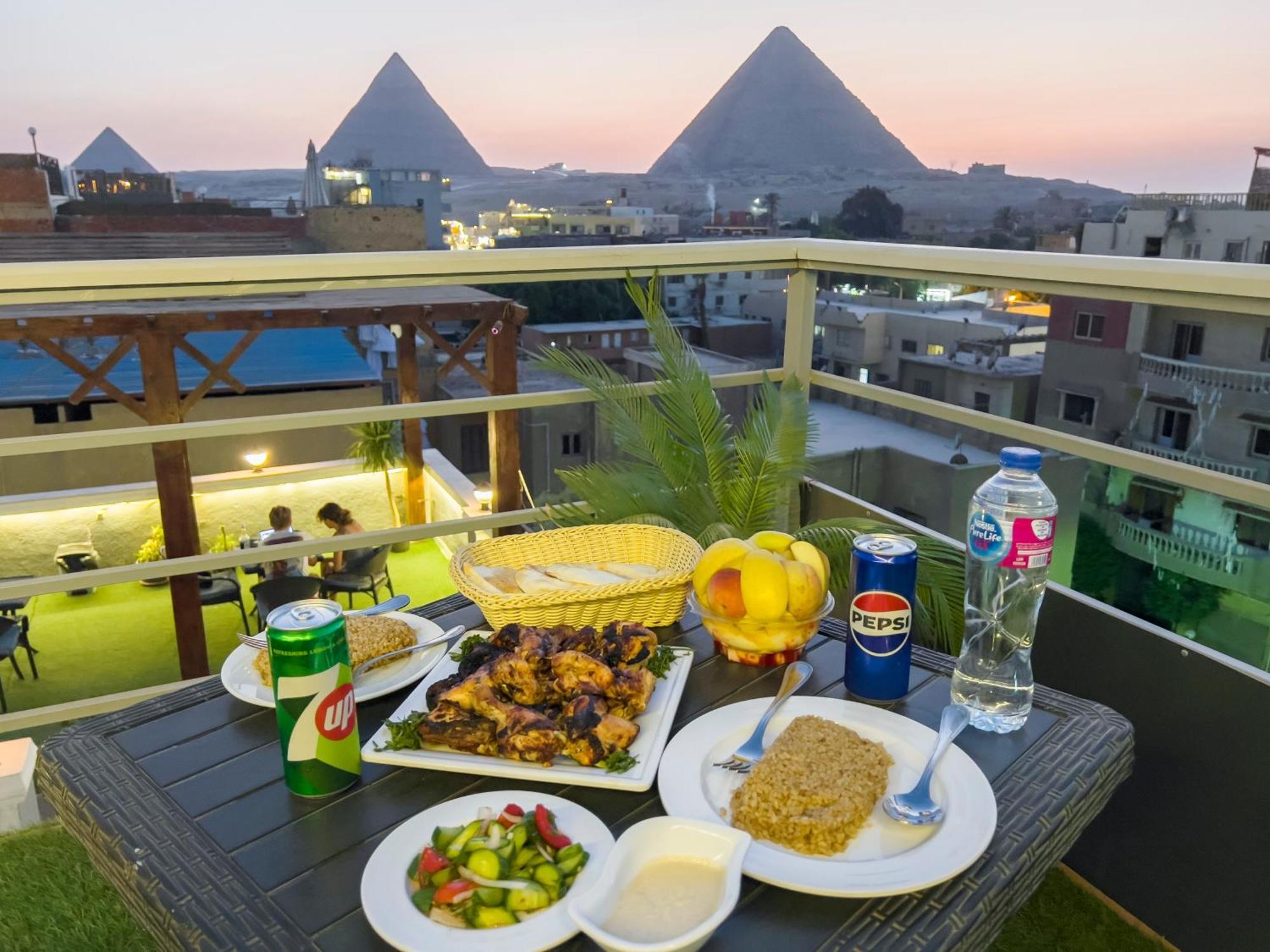 The Pyramids Gate Inn Kafret el-Gabal Zewnętrze zdjęcie